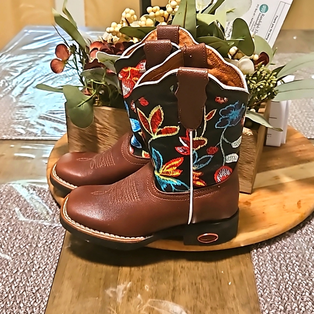 Jar Boot's Girls hand Paint Boots size 8 (usa)